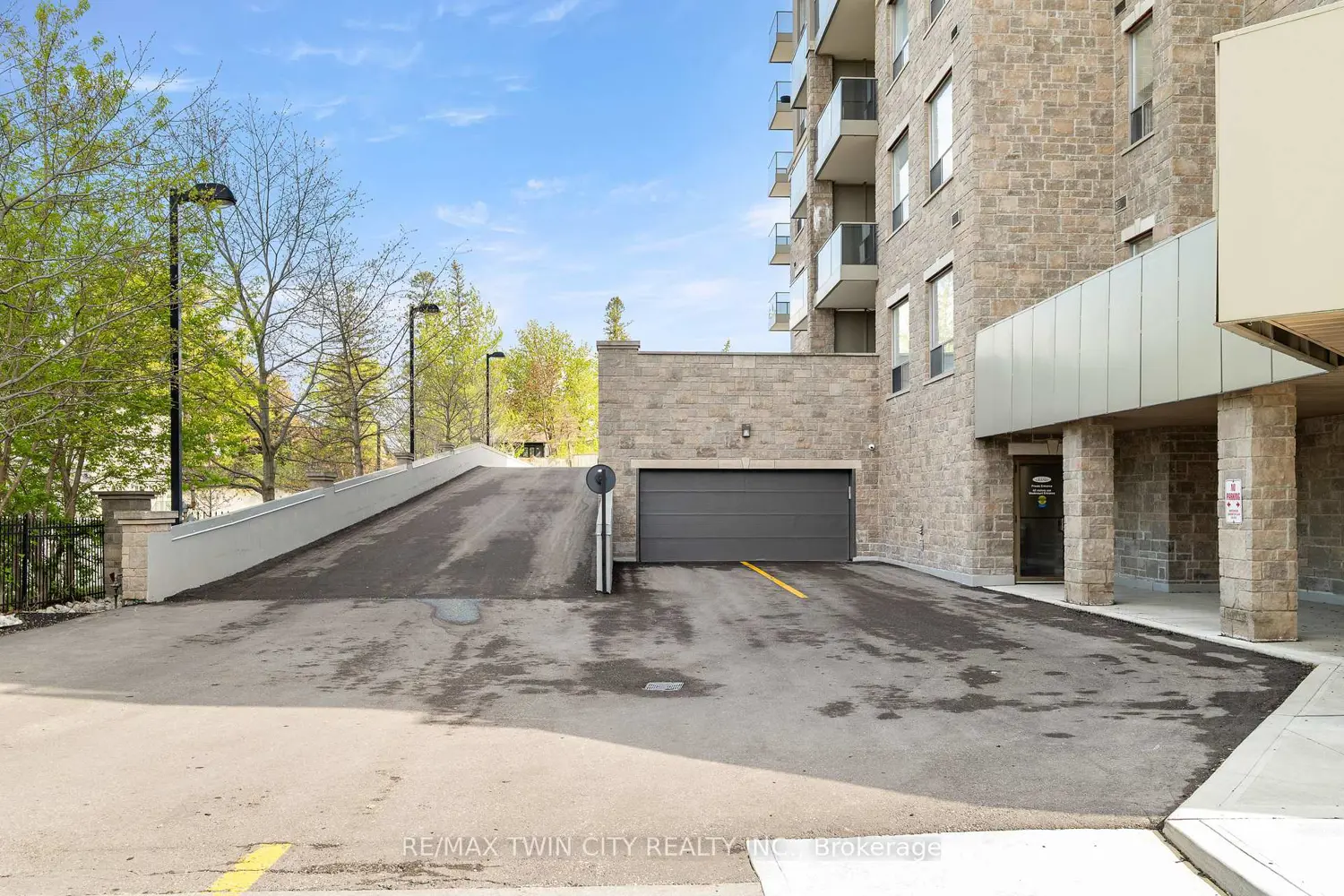Additional image 19 of 223 Erb Street 405