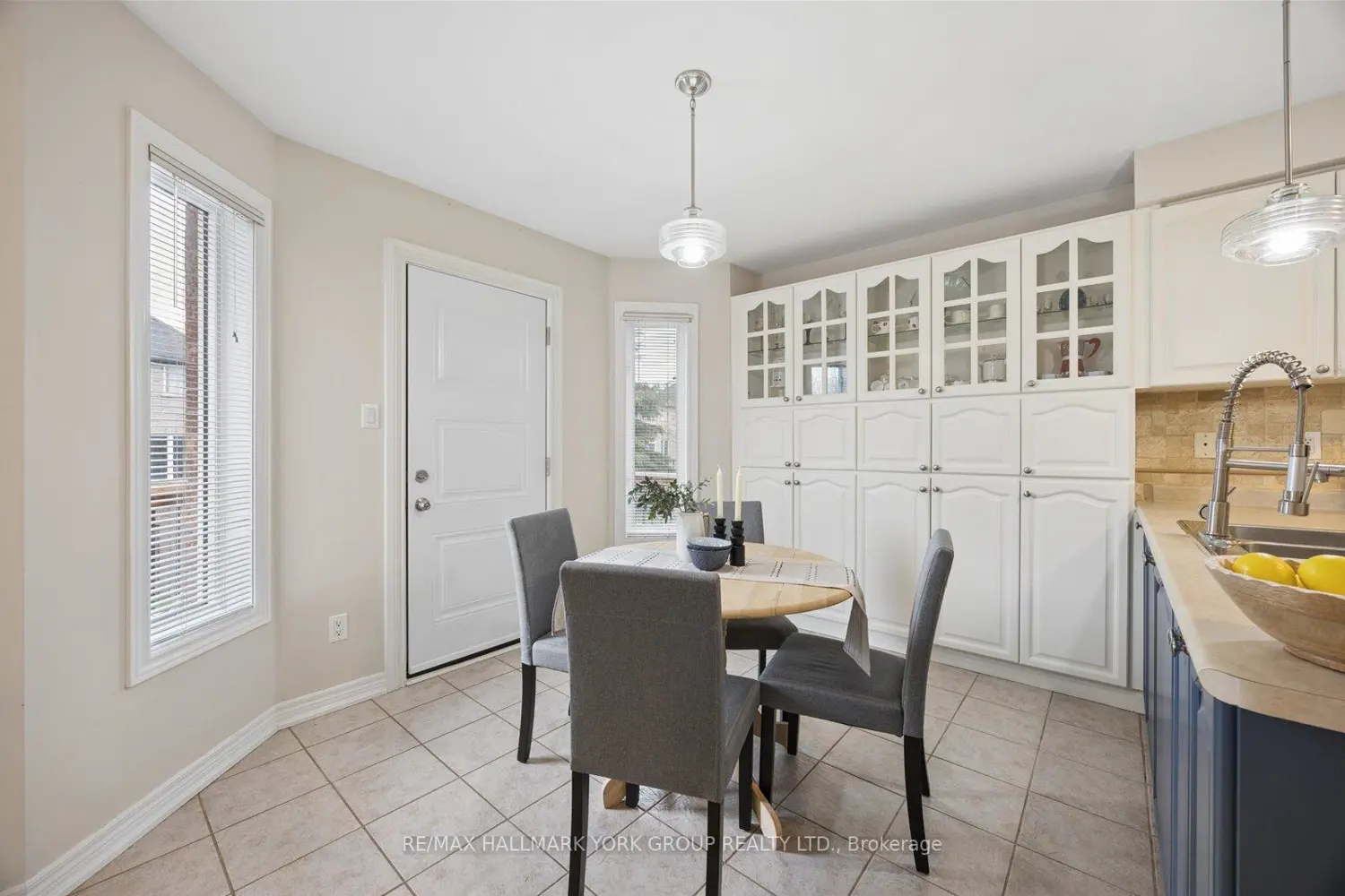74 Wrendale Crescent photo 2
