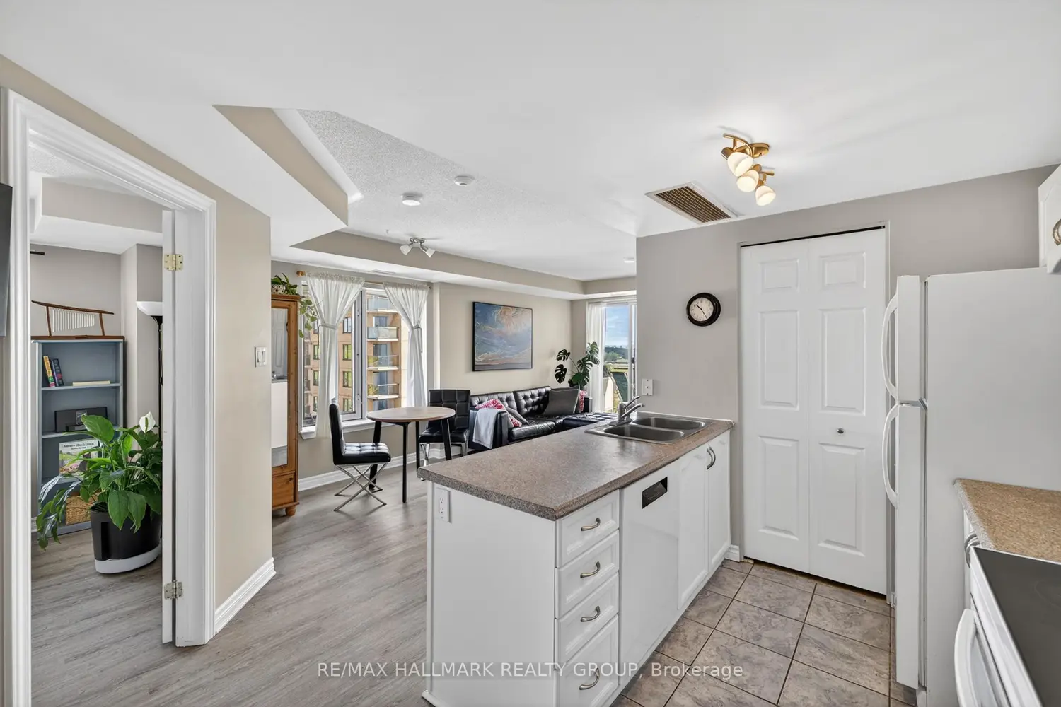 310 Central Park Drive 6B photo 4