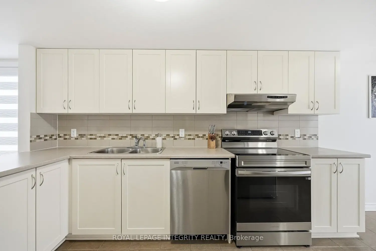 2341 Esprit Drive photo 5
