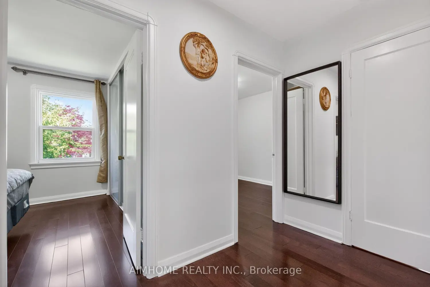 140 Meighen Avenue photo 5