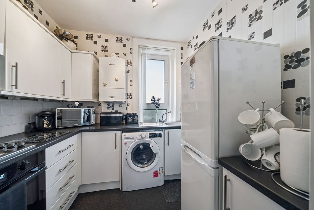 Additional image 8 of 2 bed flat for sale2/2, 4 Lorne Street, Helensburgh G84