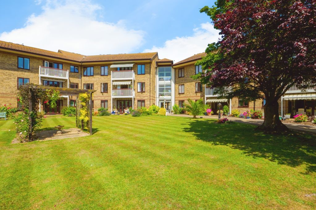 2 bed flat for saleBierce Court, Birchington CT7