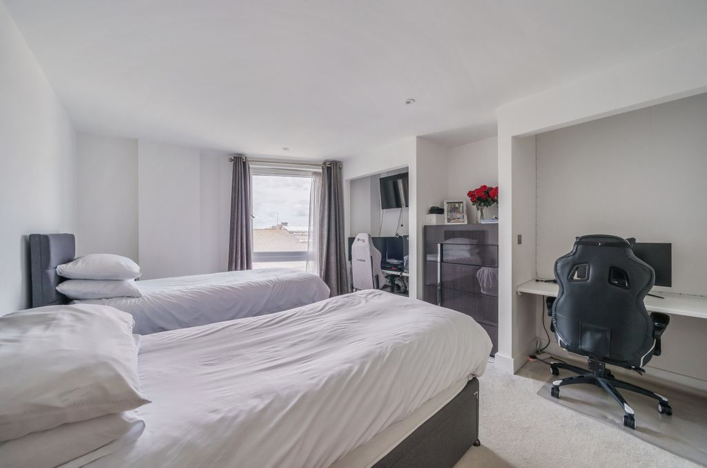 Additional image 10 of 3 bed flat for saleMaritime Walk, Ocean Village, Southampton SO14