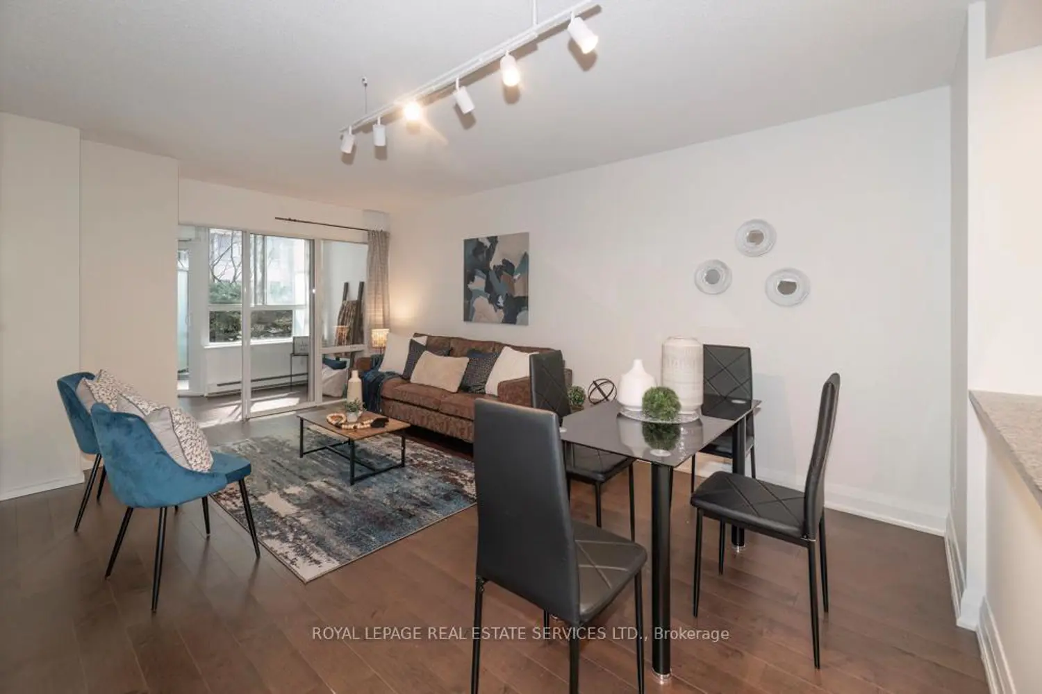 711 Bay Street 320 photo 4