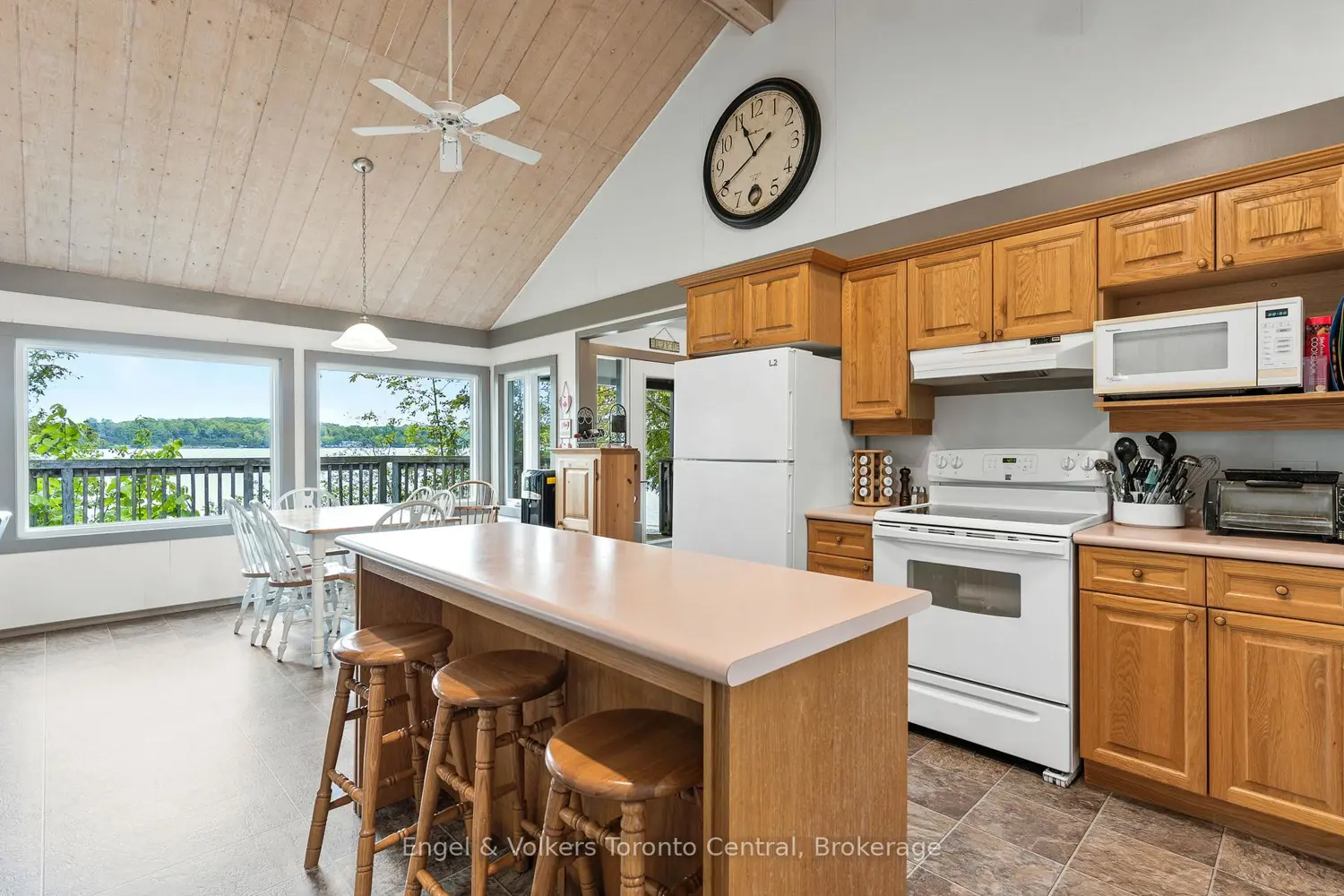 Additional image 7 of 14 Victoria Island