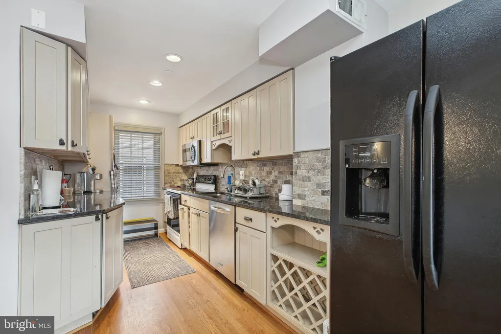 Additional image 11 of 900 24th Street NW Unit K, Washington, DC 20037
