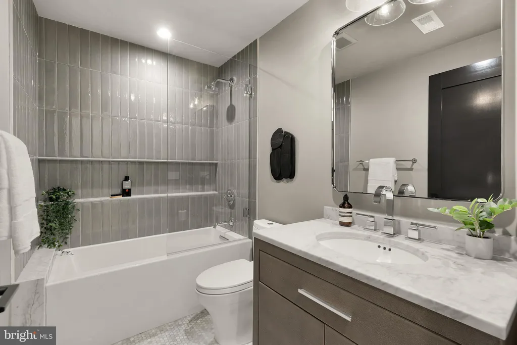 Additional image 25 of 2534 11th Street NW Unit 2, Washington, DC 20001