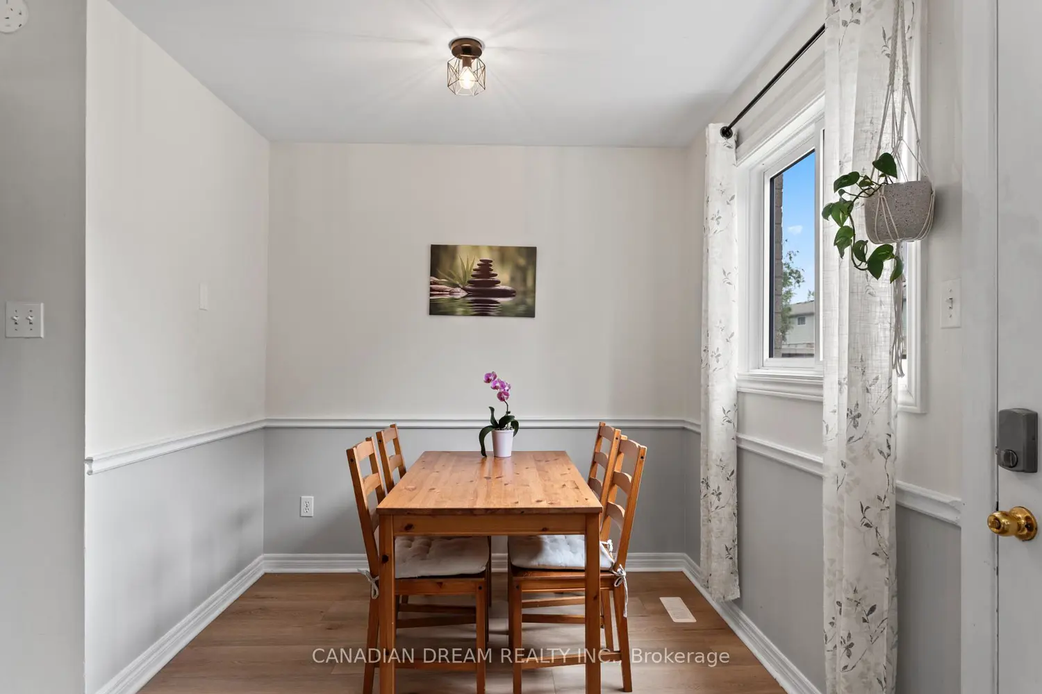 Additional image 8 of 1095 Jalna Boulevard 20
