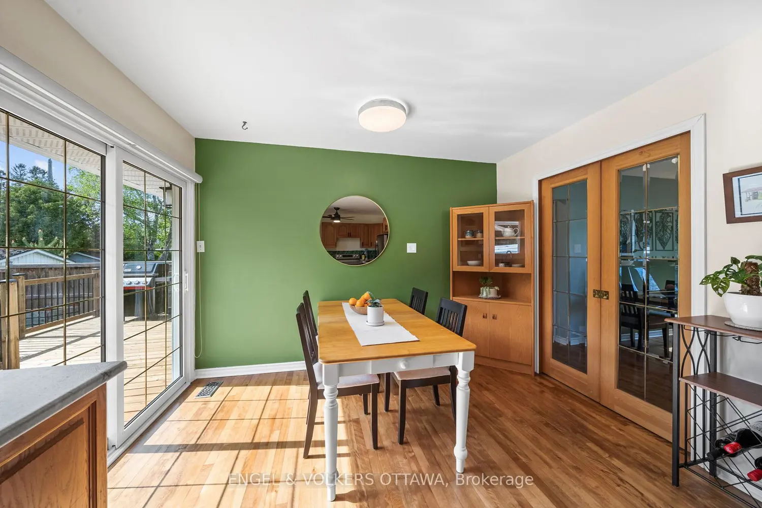 1056 Hindley Street photo 4