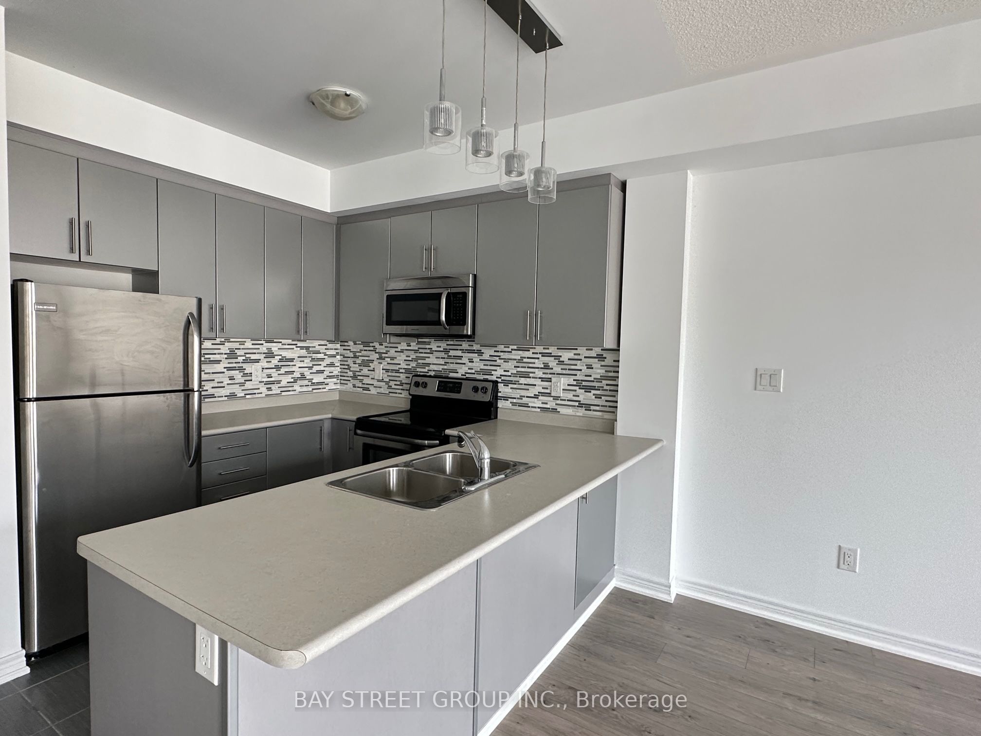 305-2333 Sawgrass Drive, Oakville, ON, L6H 0L2