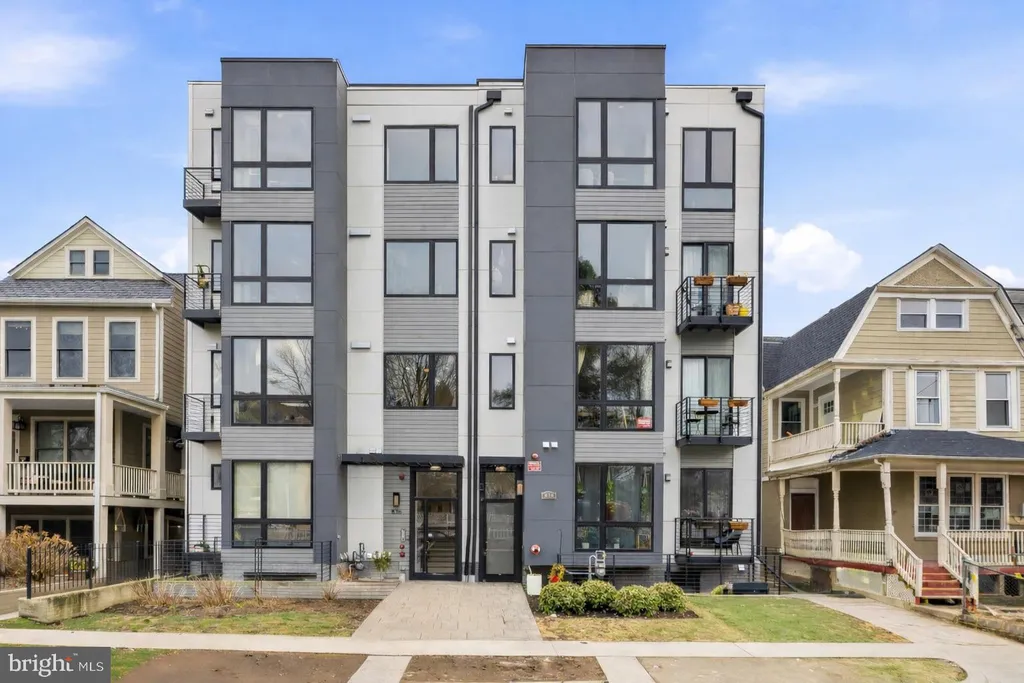 Additional image 2 of 836 Varnum Street NW Unit 201, Washington, DC 20011