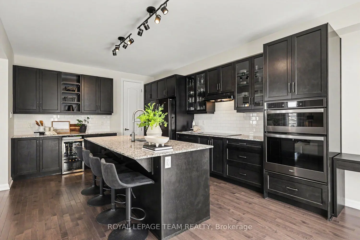 255 Meynell Road photo 4