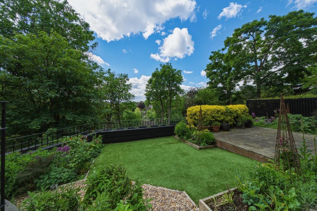 Additional image 28 of 3 bed flat for saleNewcastle Drive, The Park NG7