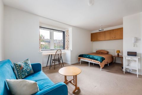 Balmoral Mews, Rylett Crescent W12, Studio for sale