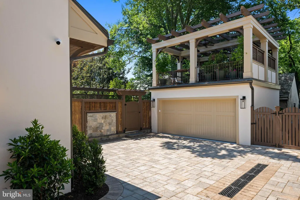 3022 44th Place NW, Washington, DC 20016