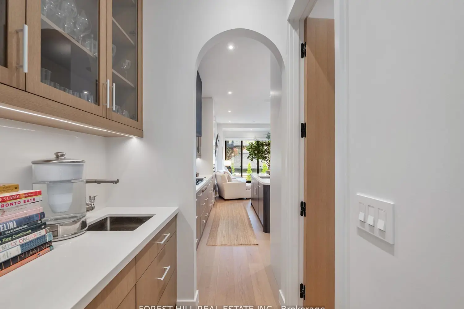 77 Kendal Avenue photo 5