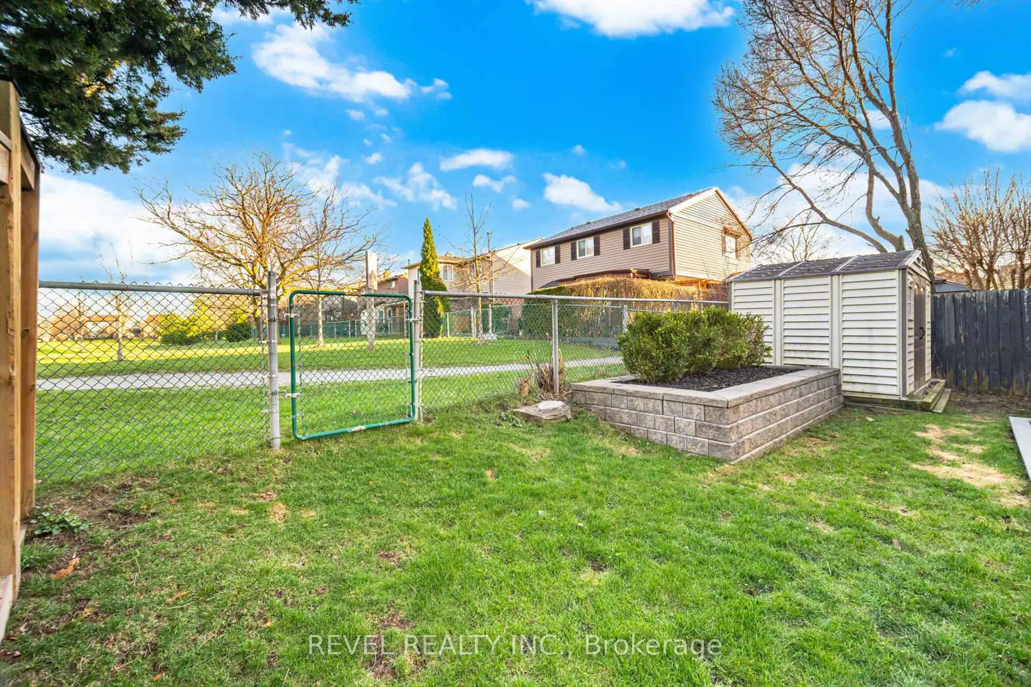 477 Bell Street photo 3
