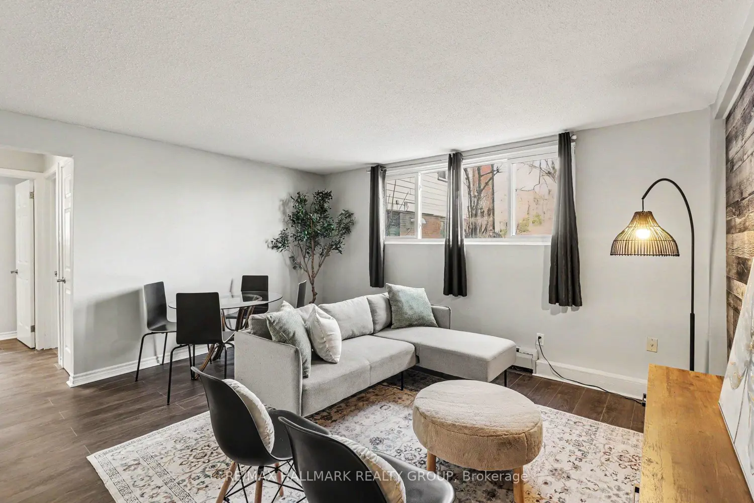 898 Elmsmere Road 2 photo 3