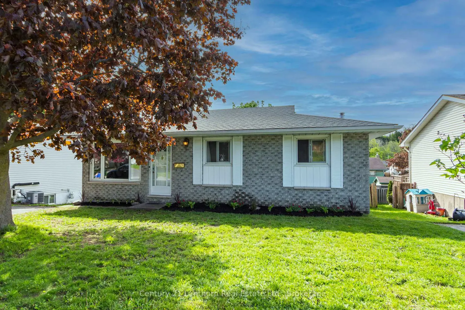 33 Van Alstine Drive