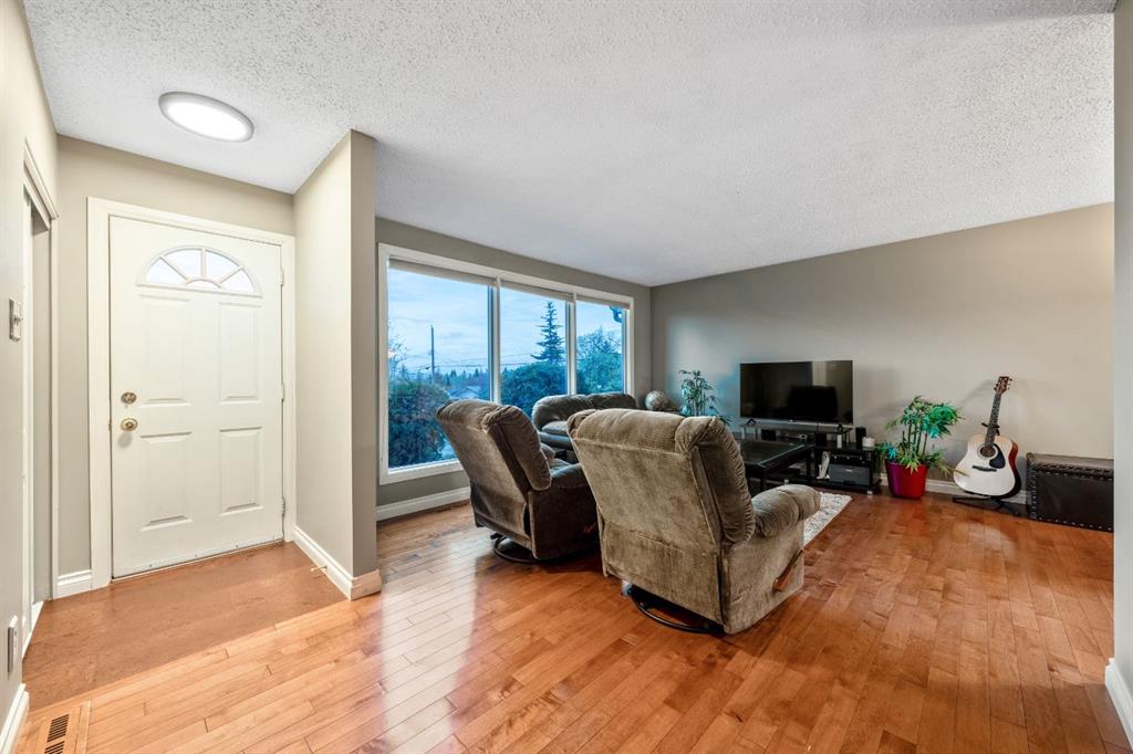 Additional image 5 of 6003 Legsby Road SW, Calgary, AB, T3E 5G5