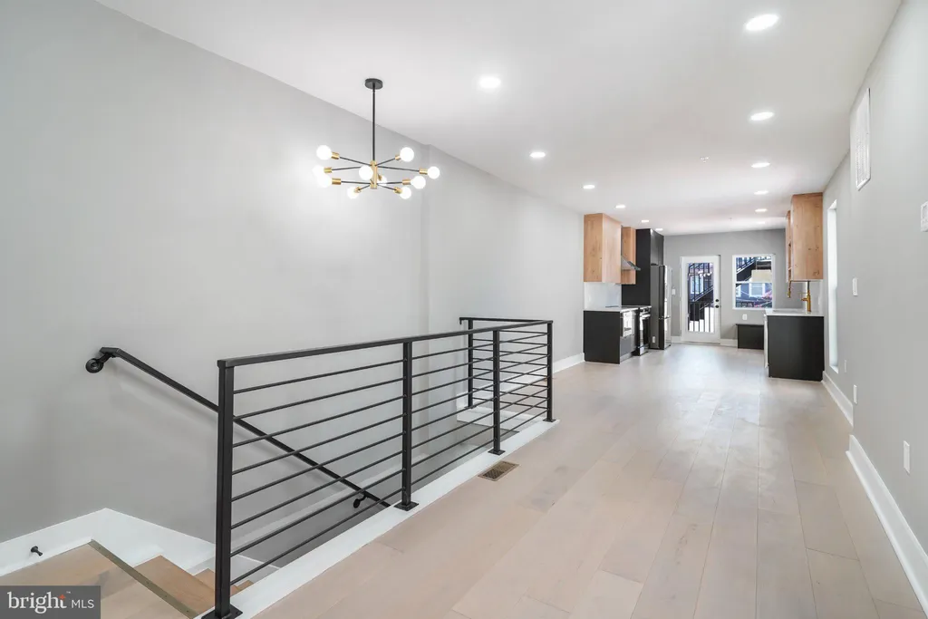726 11th Street NE, Washington, DC 20002 photo 3