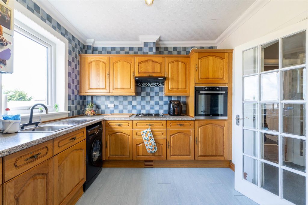 Additional image 7 of 3 bed flat for saleGlengarry Road, Perth PH2