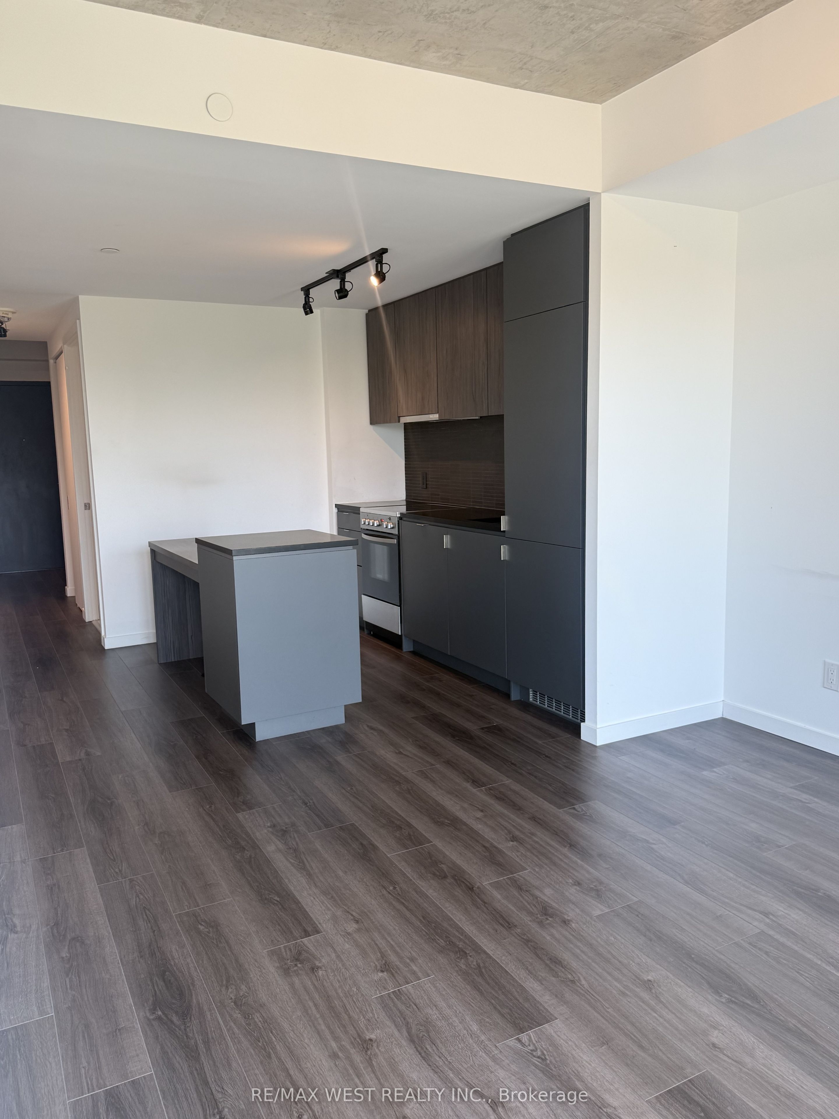 Additional image 4 of 407-7 Smith Crescent, Toronto, ON, M8Z 0G3