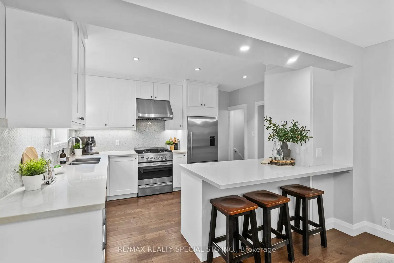 157 Queens Avenue photo 4