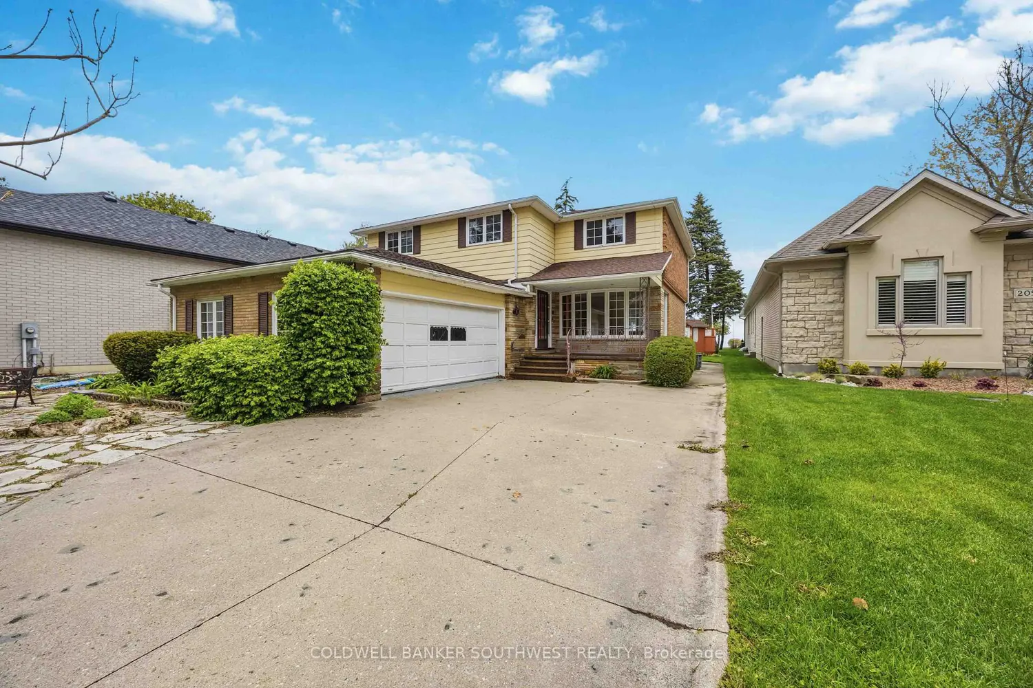 2088 Lakeshore Road photo 2