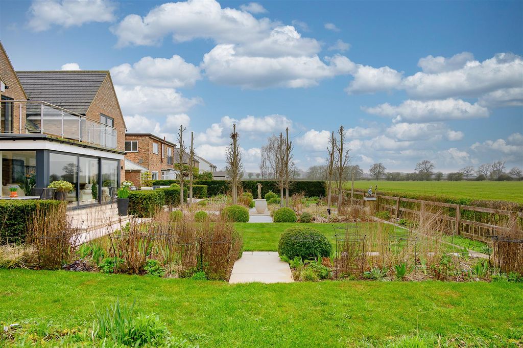 Additional image 25 of 4 bed detached house for saleYork Road, Kirk Hammerton, York YO26