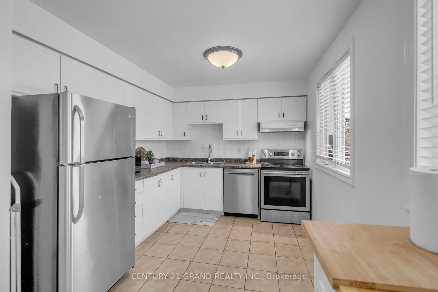 Additional image 8 of 52 Harris Avenue D