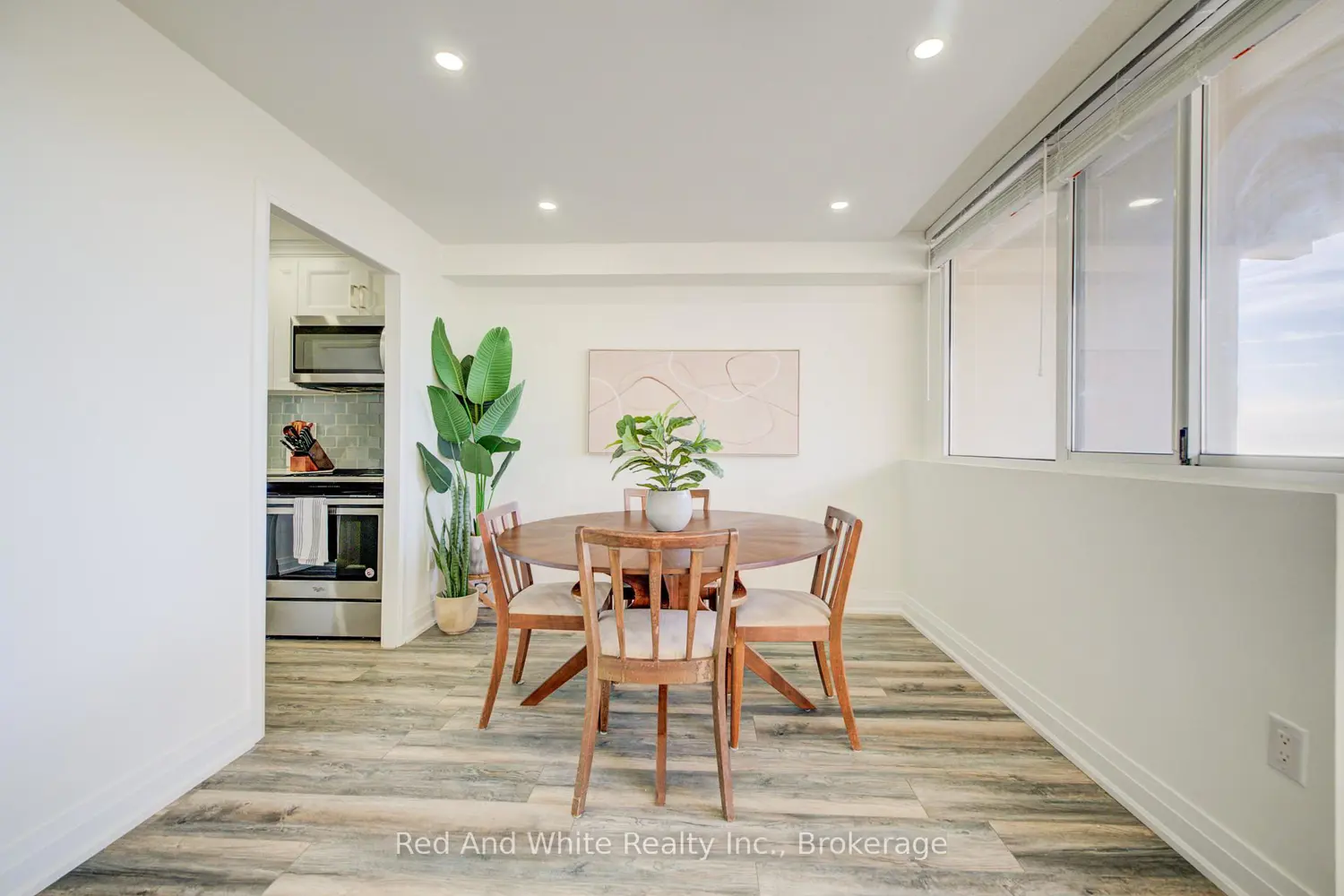 Additional image 6 of 3590 Kaneff Crescent 2013