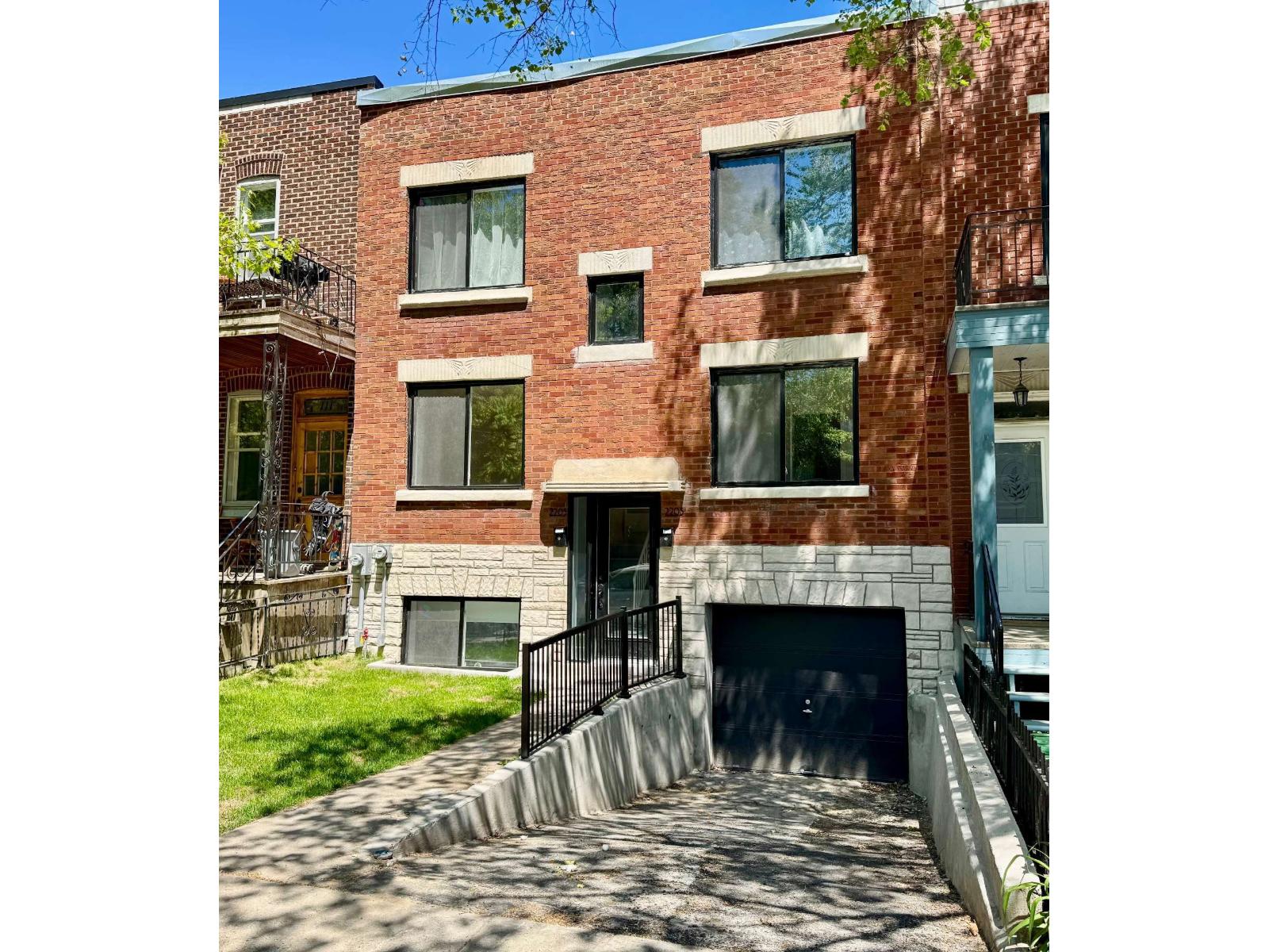 2203-2205 Av. Belgrave