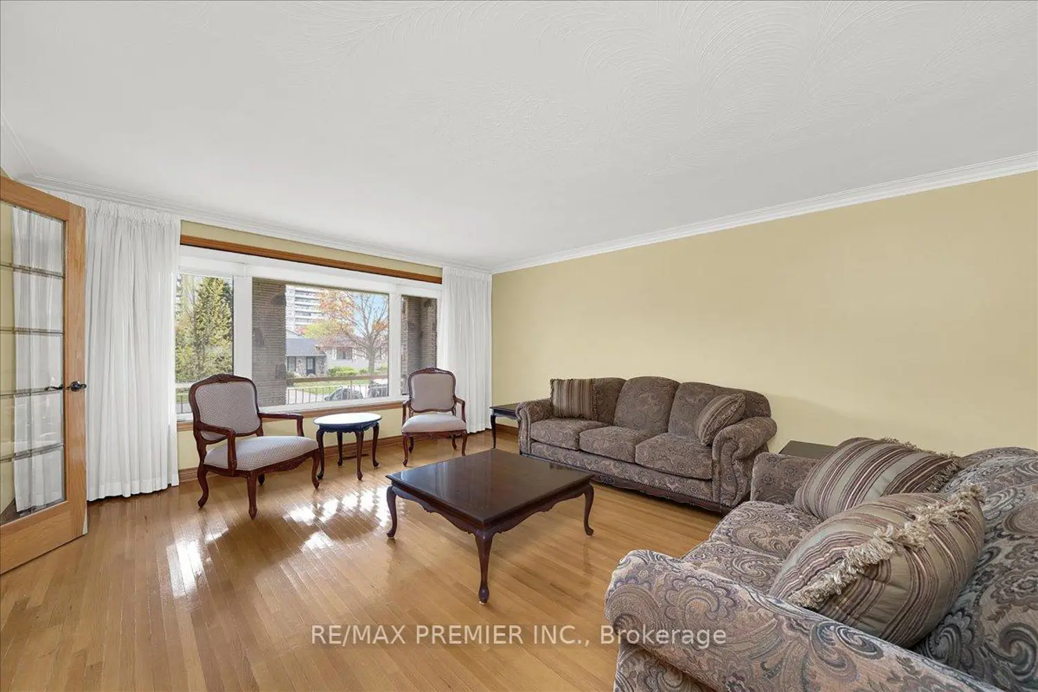100 Hallsport Crescent photo 4