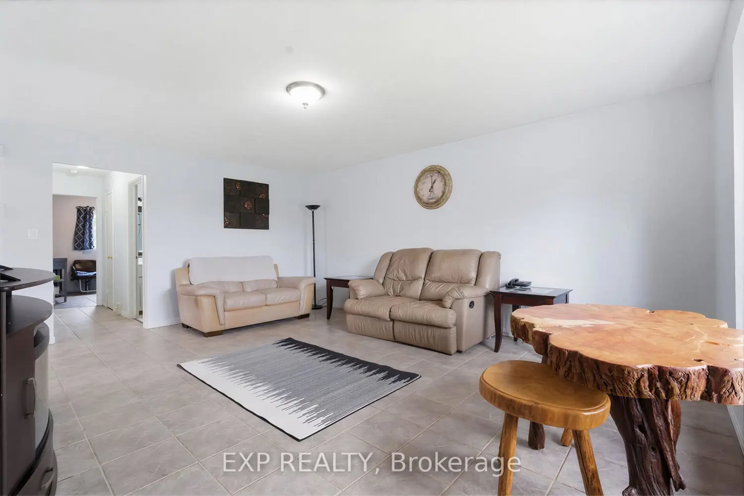 8 Abbott Lane photo 4