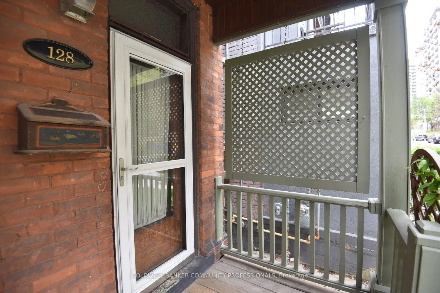 128 Hess Street