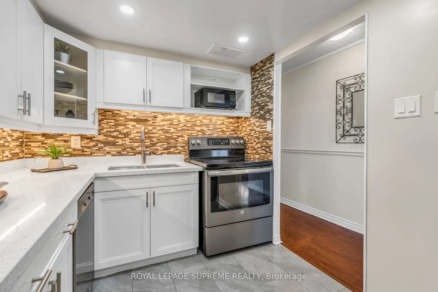 Additional image 8 of 3590 Kaneff Crescent 1907