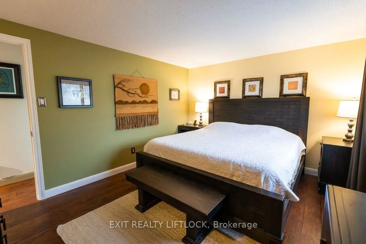 84 Hillhurst Crescent photo 5