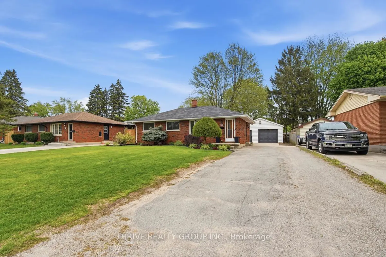 329 Strathroyal Avenue photo 2