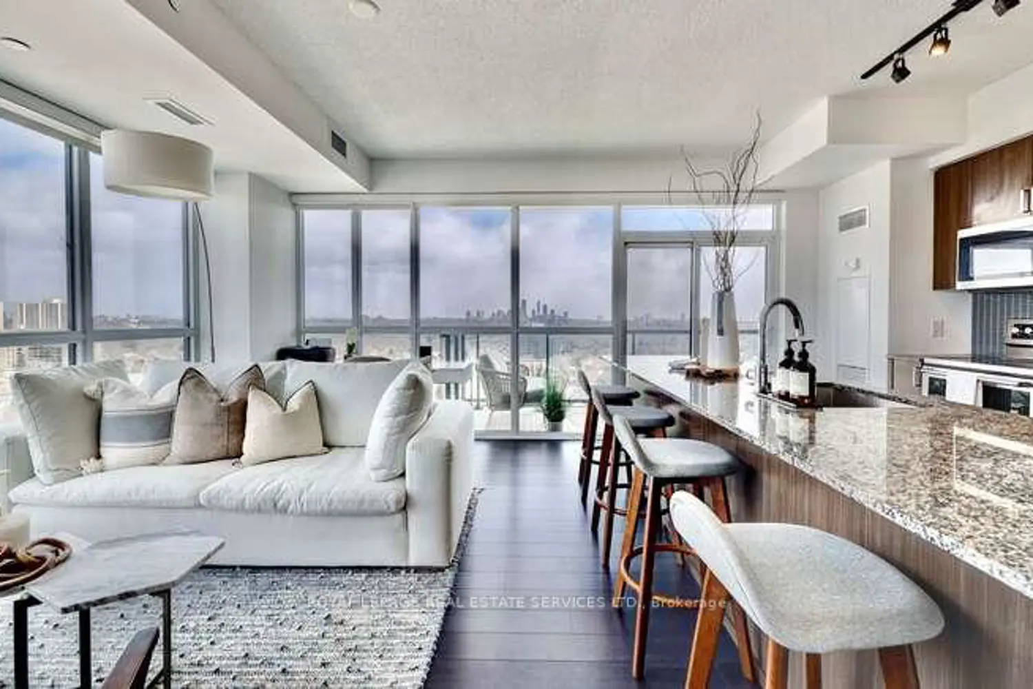 1603 Eglinton Avenue 1109 photo 5
