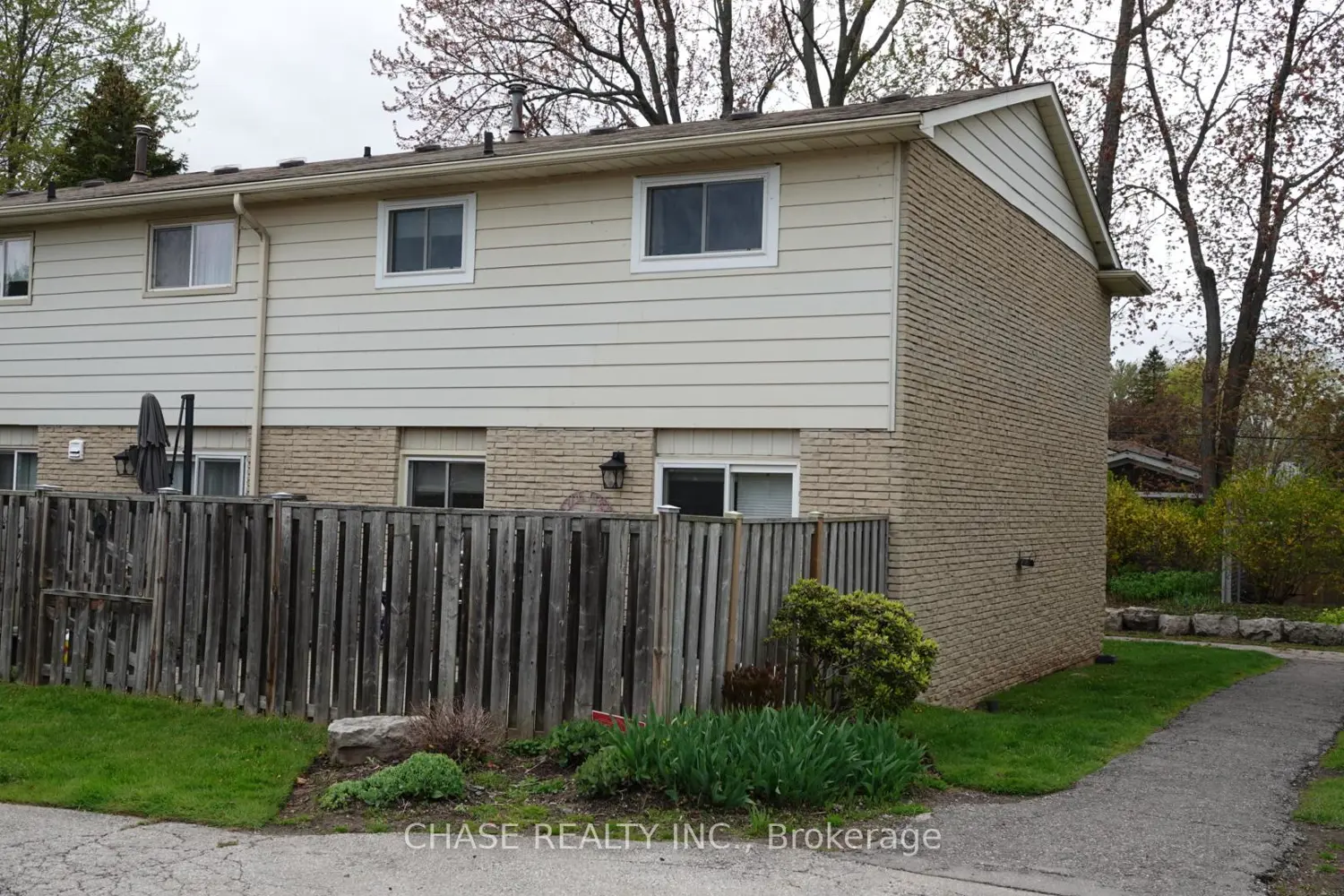 Additional image 9 of 5475 Lakeshore Road 9