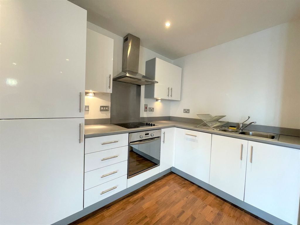 Additional image 4 of 2 bed flat for saleSouth Quay, Kings Road, Swansea SA1