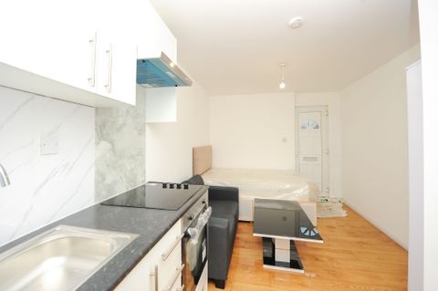 Perimeade Road, Perivale UB6, Studio to rent