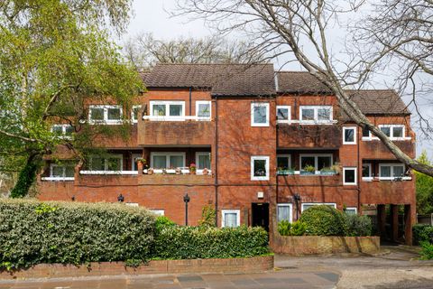 Sheen Road, London TW10