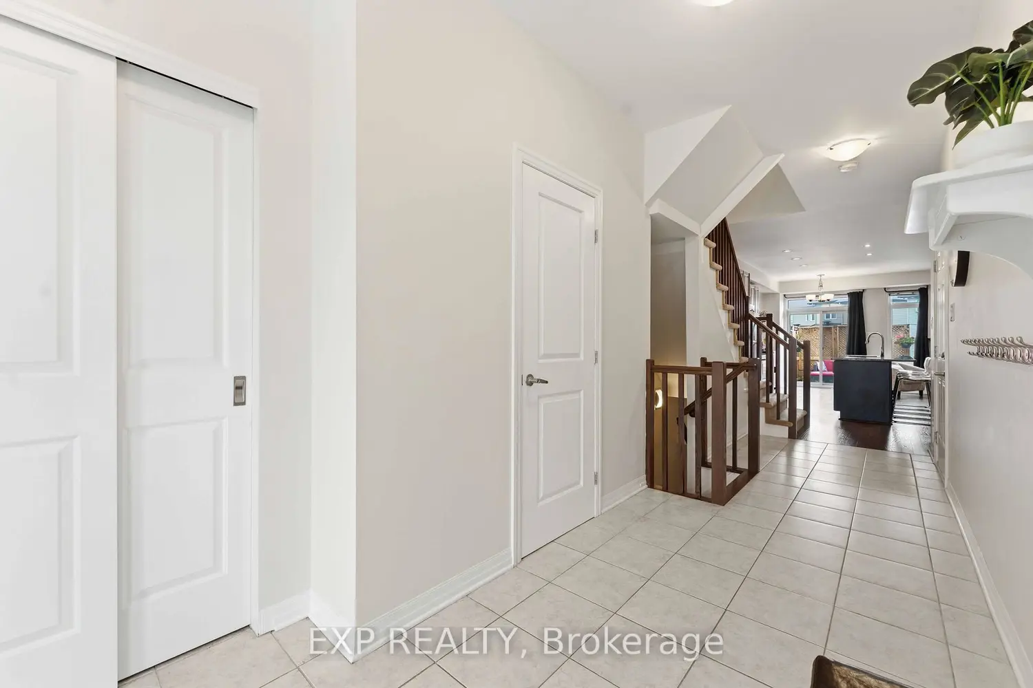 151 Hawkshaw Crescent photo 3
