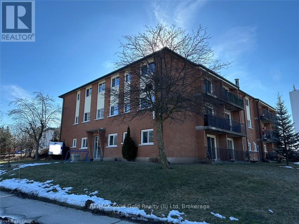 15 MOWAT BOULEVARD