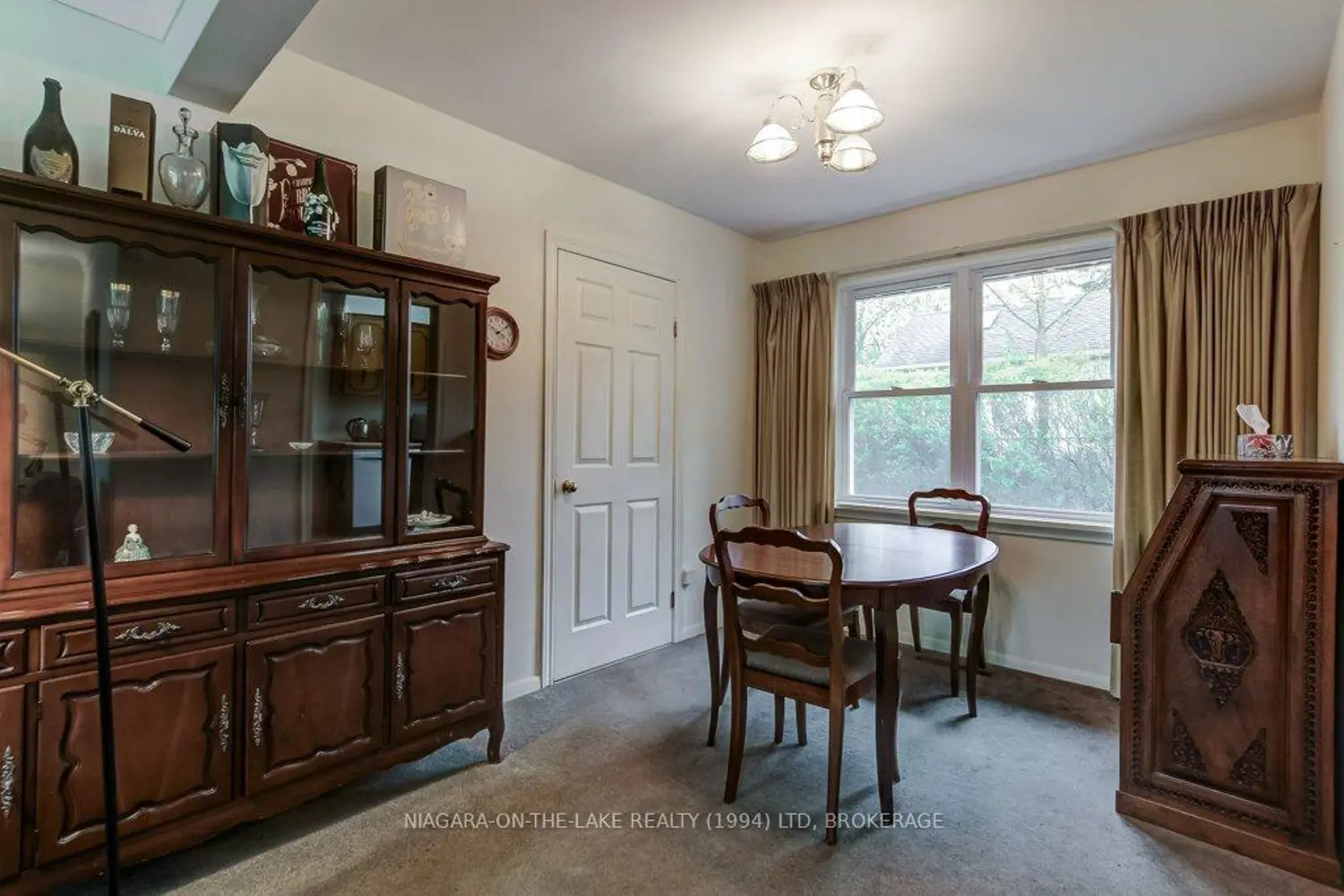 262 Simcoe Street photo 5