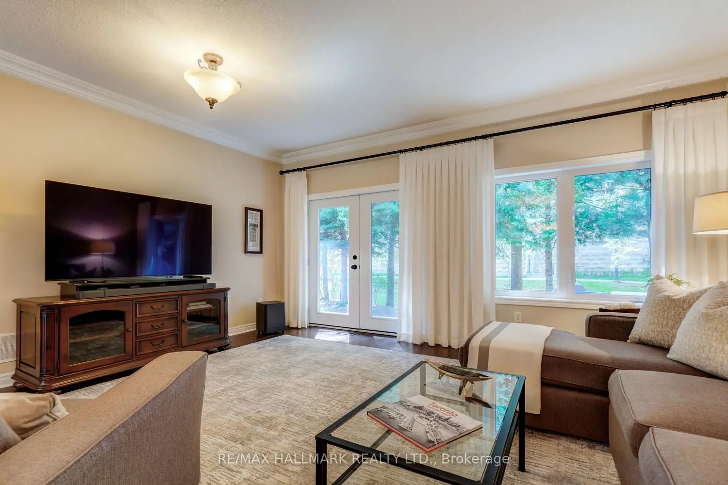 48 Fred Barnard Way photo 3