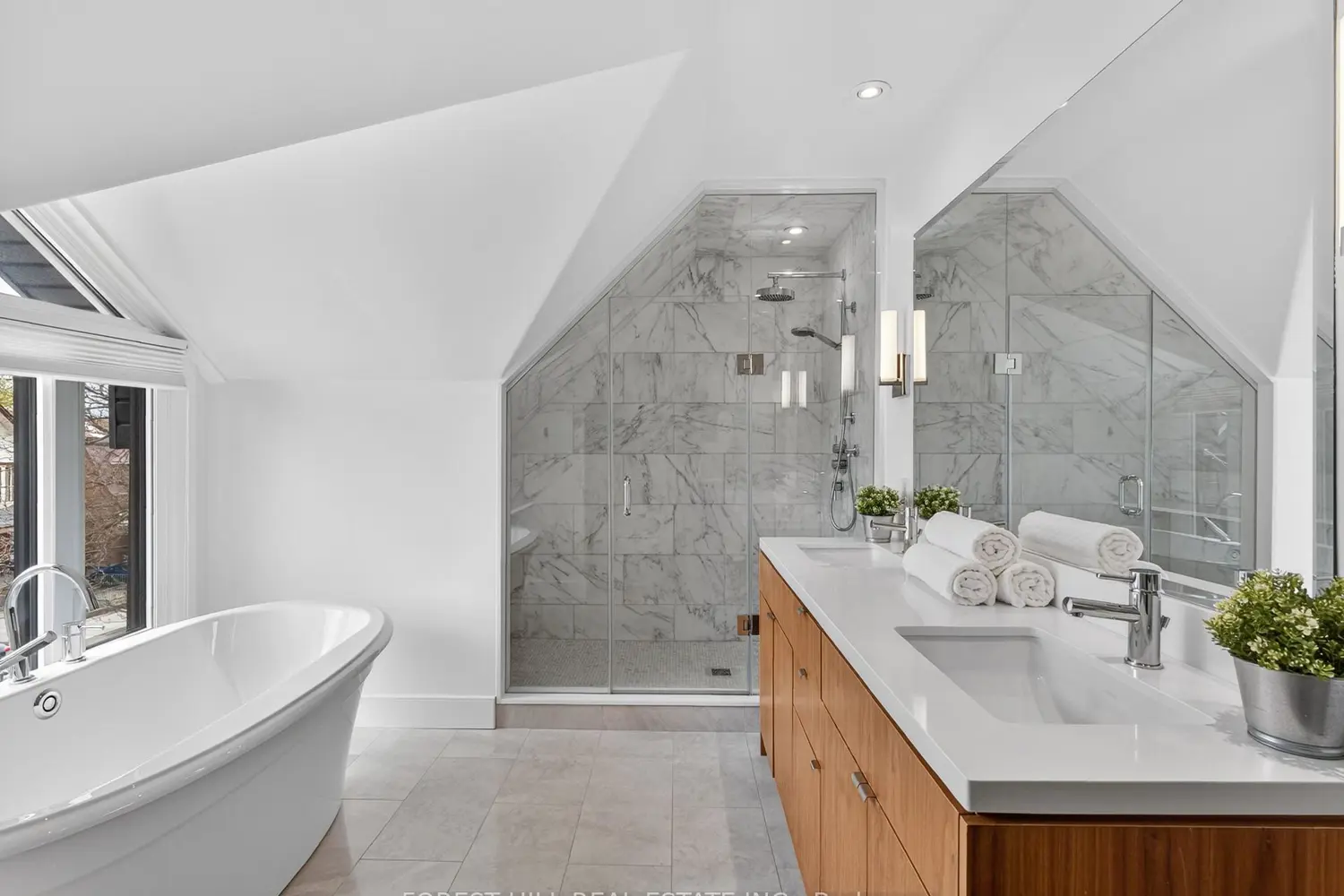 1045 Dovercourt Road photo 5